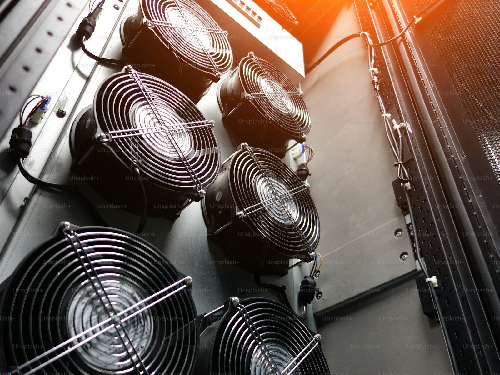 HPE ProLiant DL360 Gen10 1U rack servers in a data center