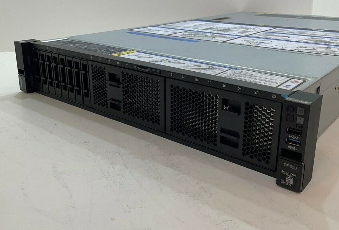 Actual HKCHL stock — Lenovo ThinkSystem SR650 7X06 unit with 24-bay chassis