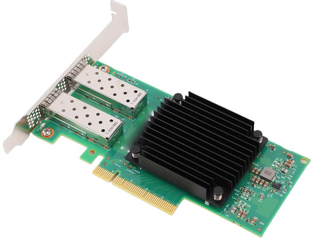 Mellanox ConnectX-5 MCX512A-ACAT, escuadra, disipador y conector de borde PCIe — vista en ángulo